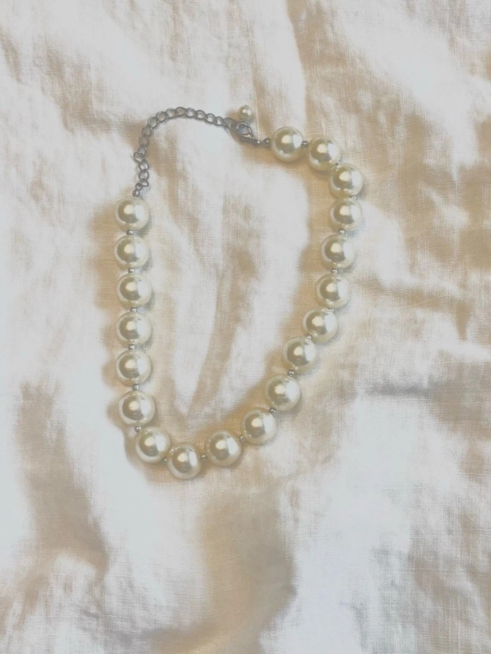Breakfast at Tiffany’s Pearl Style Bead Statement Necklace in Gold Like New